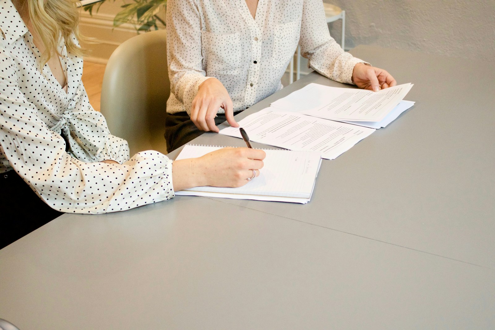 How to Choose the Right Translation Service for Legal Documents